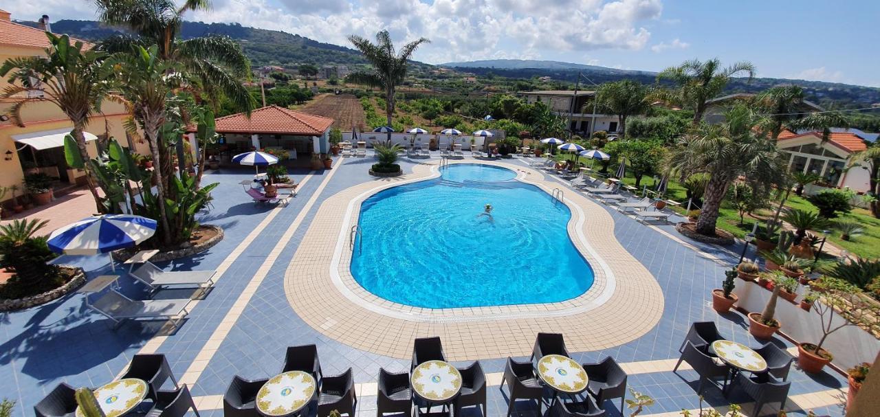 Damanse Hotel 3*