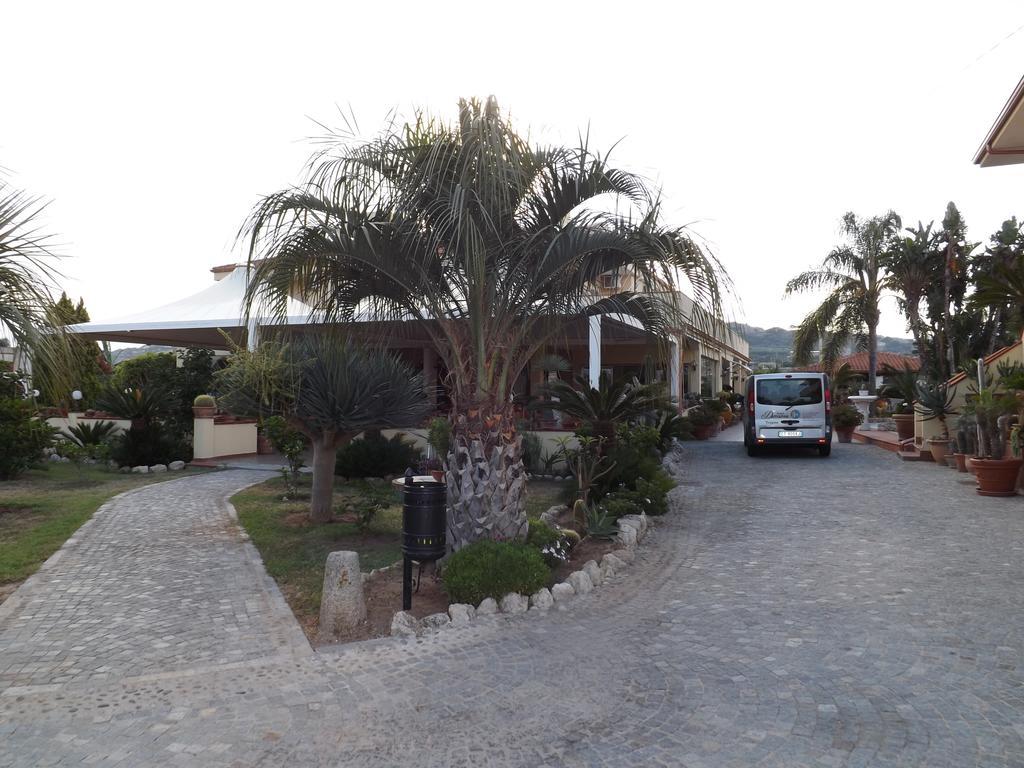Damanse Hotel