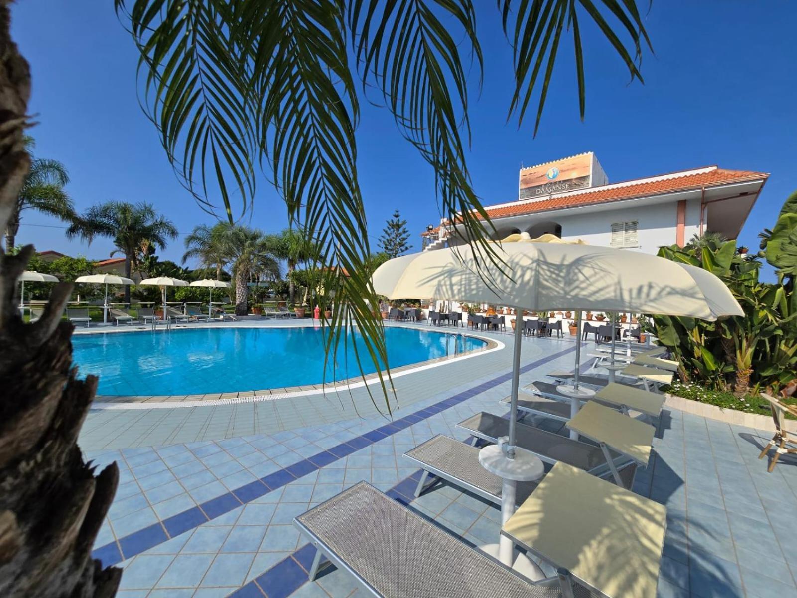 Damanse Hotel 3*