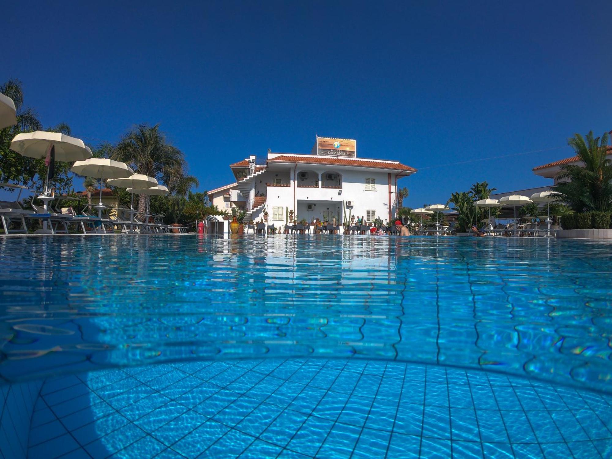 Damanse Hotel