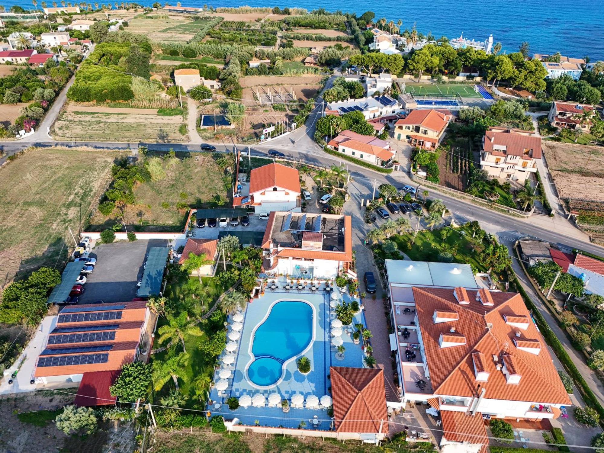 Damanse Hotel 3*