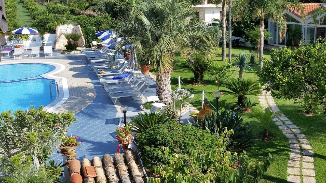 Damanse Hotel